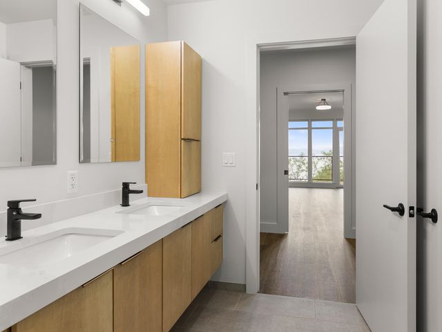 125 Cambrian Way Unit 605, Burlington, VT 05401