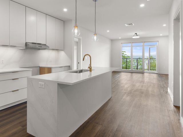 125 Cambrian Way Unit 605, Burlington, VT 05401