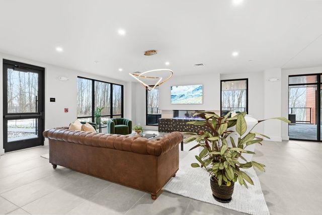 125 Cambrian Way Unit 605, Burlington, VT 05401