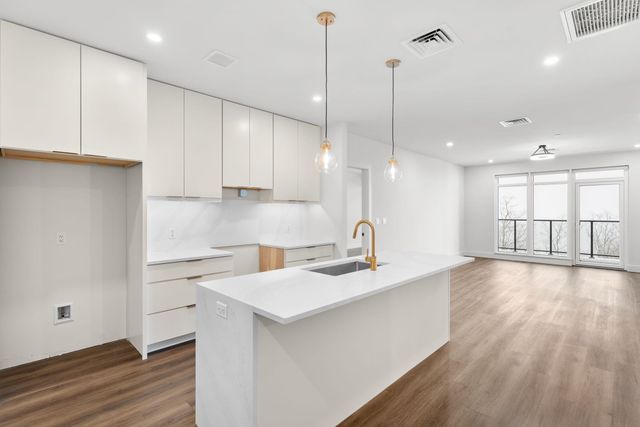 125 Cambrian Way Unit 605, Burlington, VT 05401