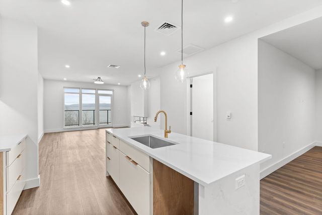 125 Cambrian Way Unit 605, Burlington, VT 05401