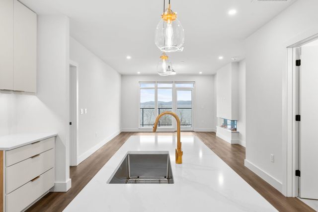 125 Cambrian Way Unit 605, Burlington, VT 05401