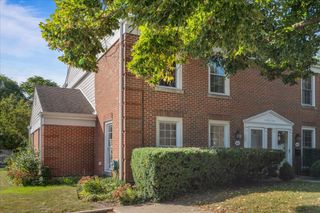 1414 Pebblecreek Drive, Glenview, IL 60025