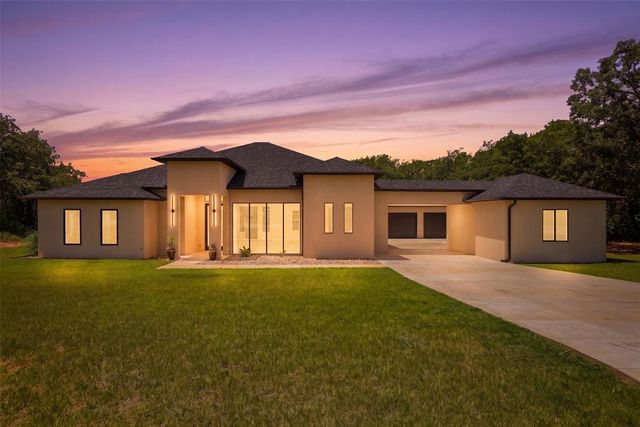 2319 Clubhouse Drive, Blanchard, OK 73010