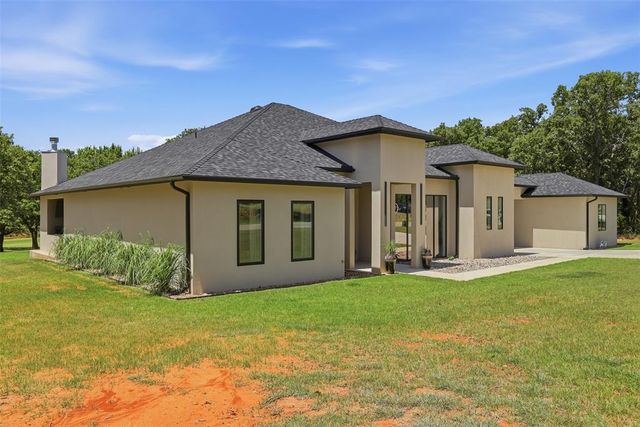 2319 Clubhouse Drive, Blanchard, OK 73010
