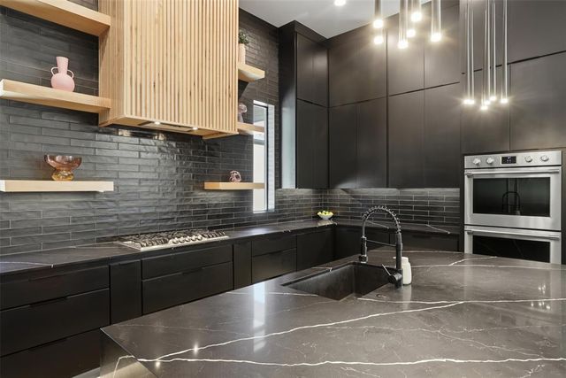 2319 Clubhouse Drive, Blanchard, OK 73010