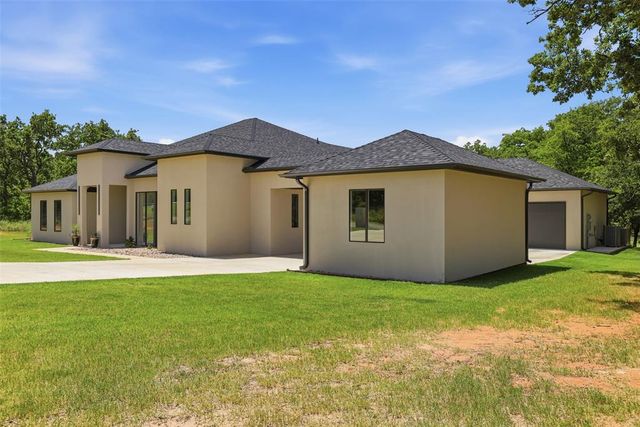 2319 Clubhouse Drive, Blanchard, OK 73010