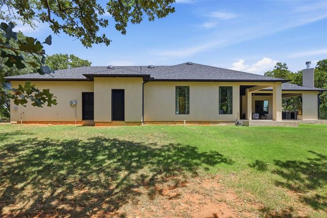 2319 Clubhouse Drive, Blanchard, OK 73010