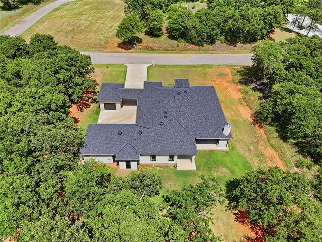 2319 Clubhouse Drive, Blanchard, OK 73010