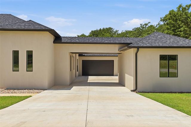 2319 Clubhouse Drive, Blanchard, OK 73010