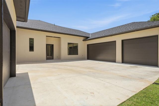 2319 Clubhouse Drive, Blanchard, OK 73010