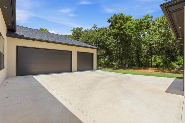 2319 Clubhouse Drive, Blanchard, OK 73010