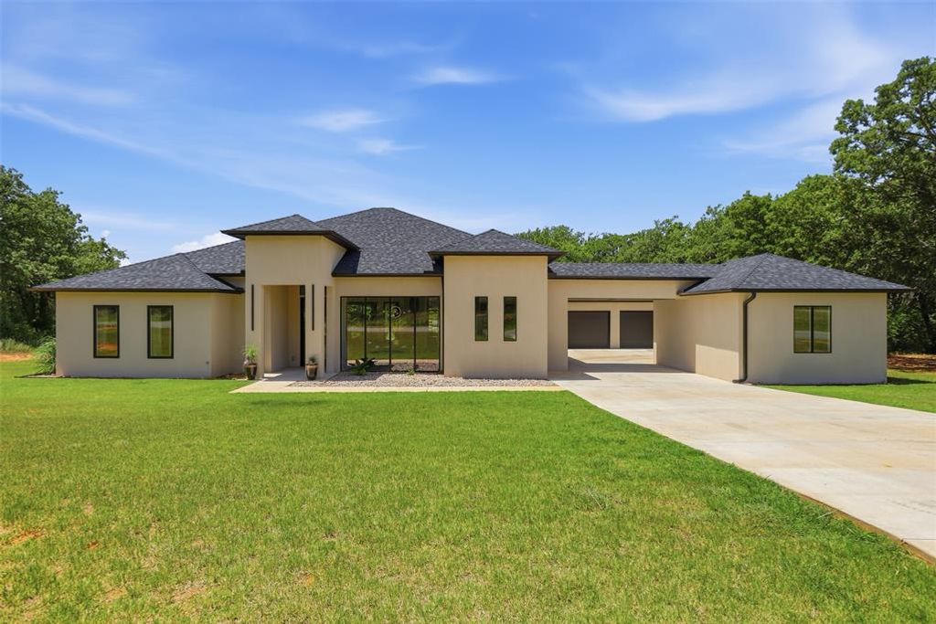 2319 Clubhouse Drive, Blanchard, OK 73010