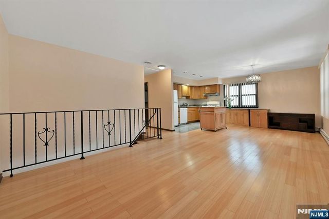 27 Beech Street, Hillsdale, NJ 07642