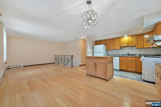 27 Beech Street, Hillsdale, NJ 07642
