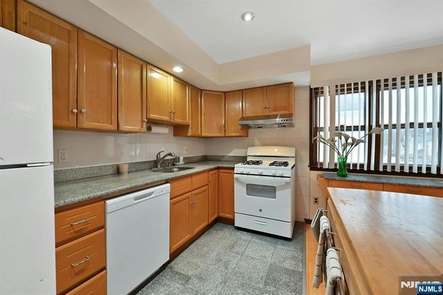 27 Beech Street, Hillsdale, NJ 07642