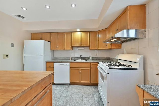 27 Beech Street, Hillsdale, NJ 07642