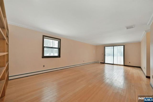 27 Beech Street, Hillsdale, NJ 07642