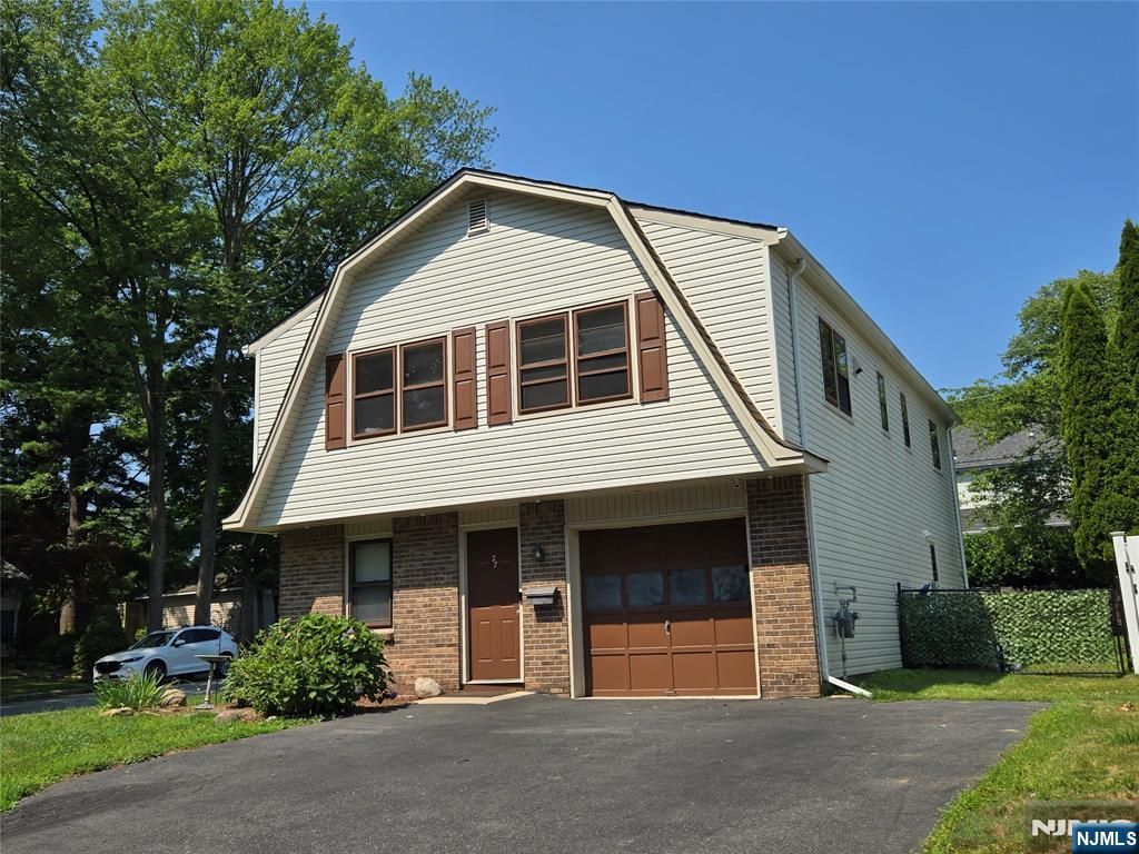 27 Beech Street, Hillsdale, NJ 07642