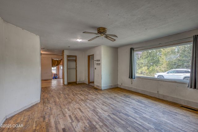 2859 Highway 59, Diamond, MO 64840