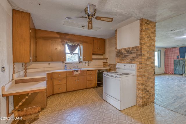 2859 Highway 59, Diamond, MO 64840