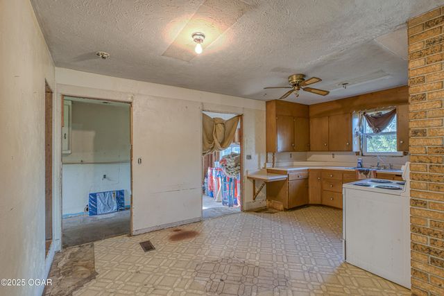 2859 Highway 59, Diamond, MO 64840