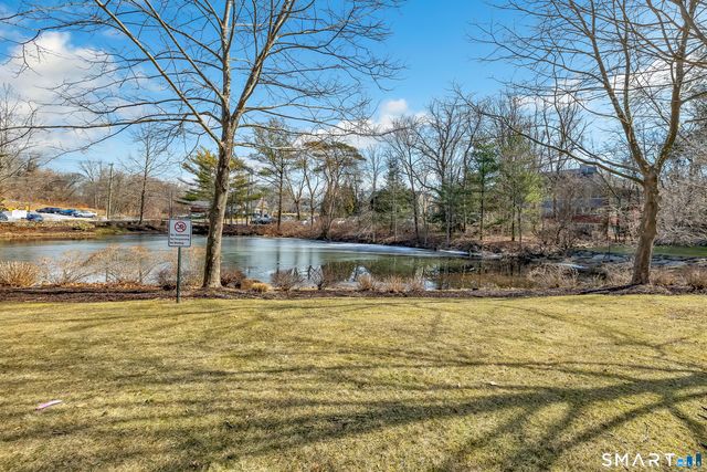 143 Governor Trumbull Way 143, Trumbull, CT 06611