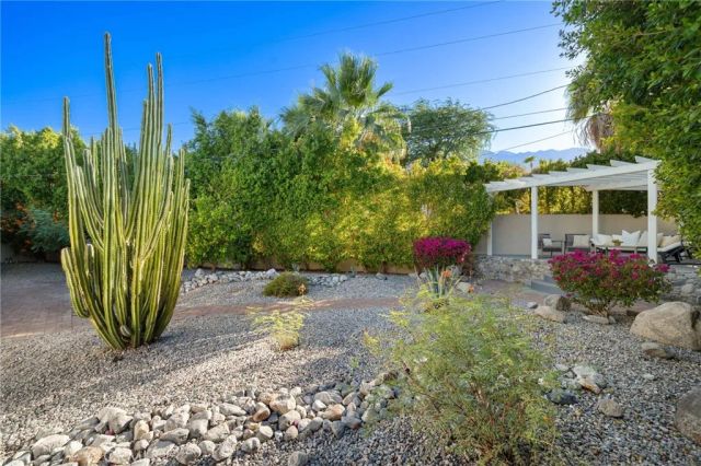 2553 N Cardillo Avenue, Palm Springs, CA 92262