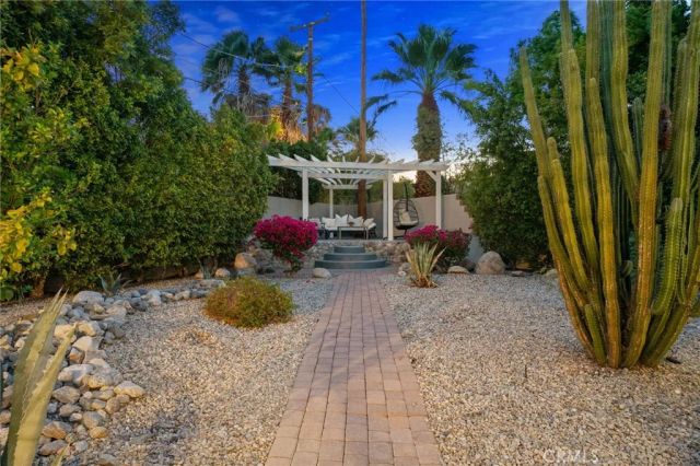 2553 N Cardillo Avenue, Palm Springs, CA 92262