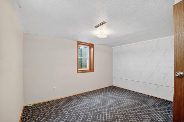 1543 Lyon Avenue, Waterloo, IA 50702