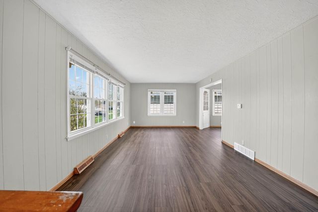 1543 Lyon Avenue, Waterloo, IA 50702