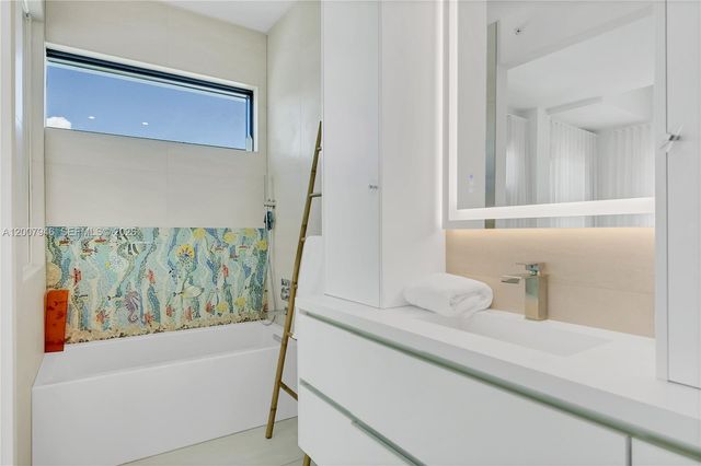 11 Century Ln, Miami Beach, FL 33139