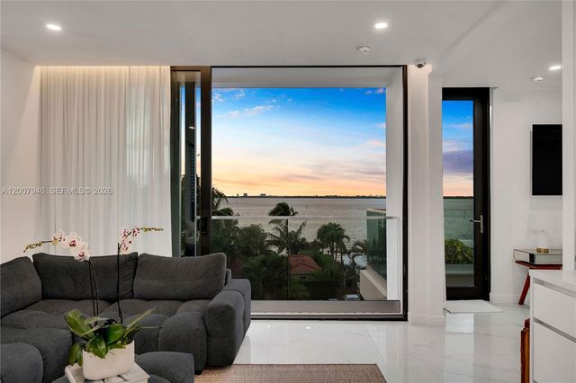 11 Century Ln, Miami Beach, FL 33139