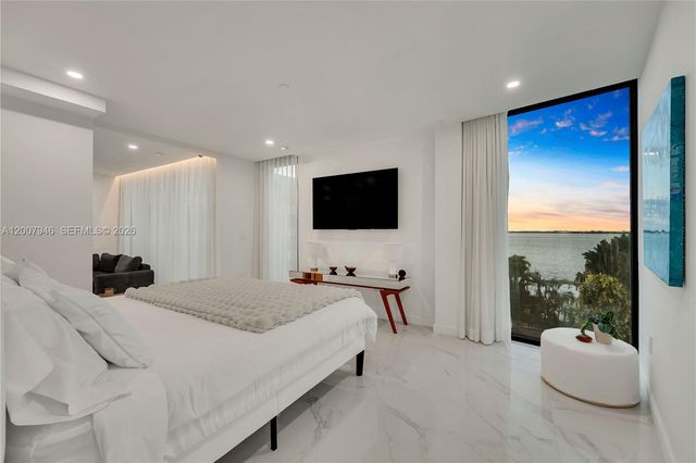 11 Century Ln, Miami Beach, FL 33139