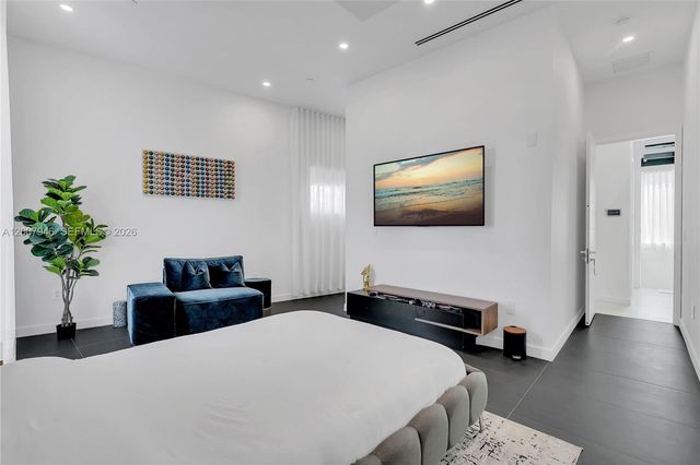11 Century Ln, Miami Beach, FL 33139