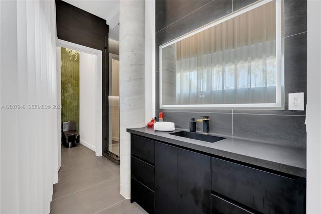 11 Century Ln, Miami Beach, FL 33139