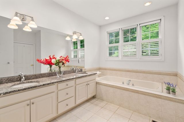 17 Rose Court Way 17, Walpole, MA 02032