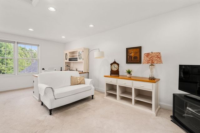 17 Rose Court Way 17, Walpole, MA 02032