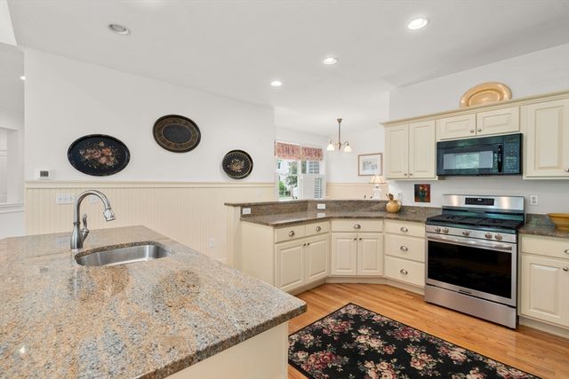 17 Rose Court Way 17, Walpole, MA 02032