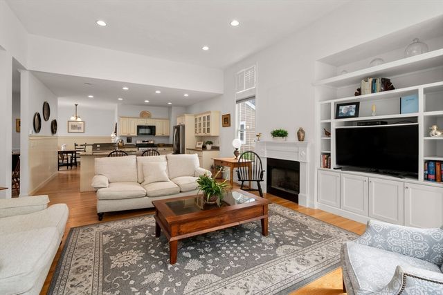 17 Rose Court Way 17, Walpole, MA 02032