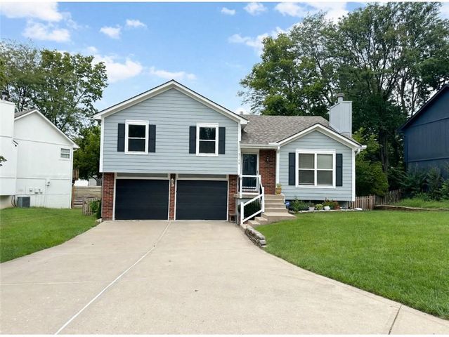 2108 SW STERLING Drive, Lee's Summit, MO 64081