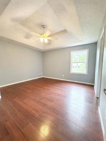 2108 SW STERLING Drive, Lee's Summit, MO 64081