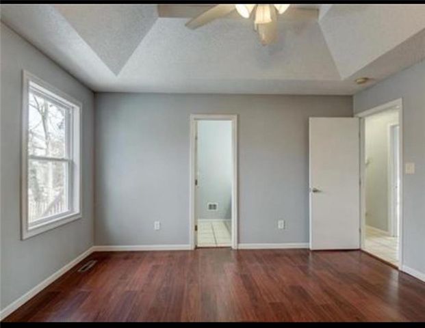 2108 SW STERLING Drive, Lee's Summit, MO 64081