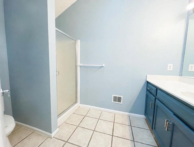 2108 SW STERLING Drive, Lee's Summit, MO 64081