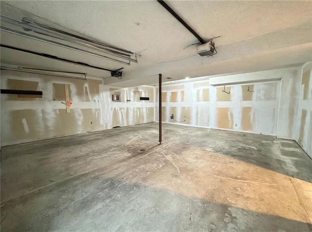 2108 SW STERLING Drive, Lee's Summit, MO 64081