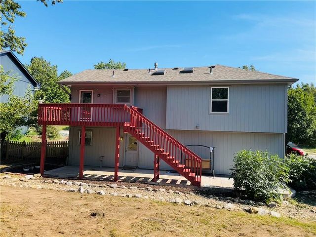 2108 SW STERLING Drive, Lee's Summit, MO 64081