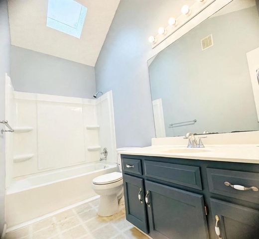 2108 SW STERLING Drive, Lee's Summit, MO 64081