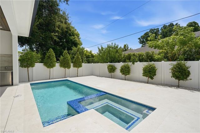 1102 9th AVE N, Naples, FL 34102