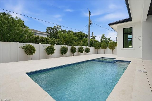 1102 9th AVE N, Naples, FL 34102