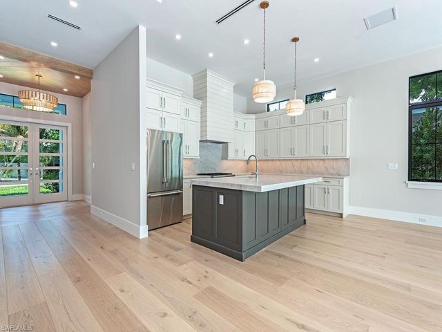 1102 9th AVE N, Naples, FL 34102